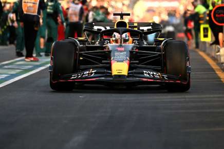 Verstappen con la sua Red Bull in Australia