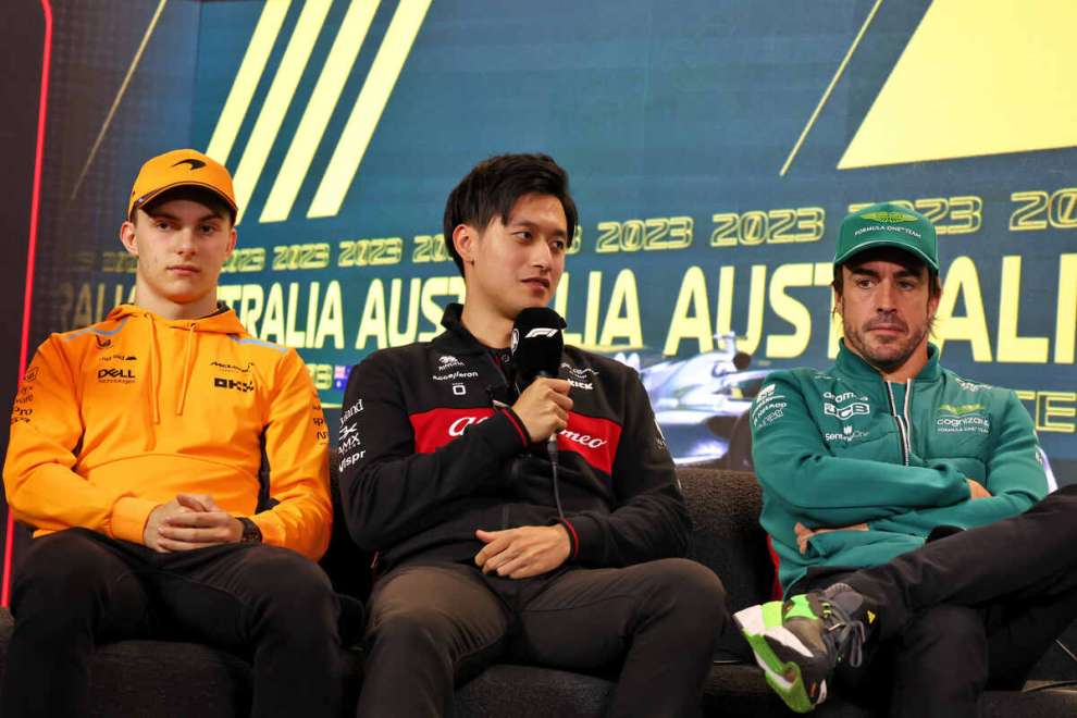 Zhou, Alonso come idolo: “Mi ha tranquillizzato all’esordio”