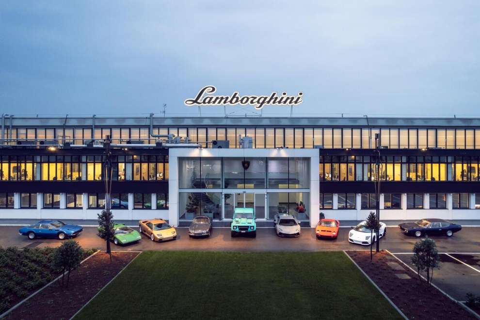 Lamborghini, anche il 2023 comincia con un record