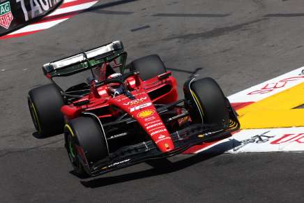 Leclerc in azione con la Ferrari a Monaco