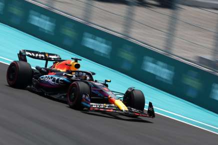 Verstappen vola a Miami con la sua Red Bull