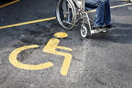 Parcheggi per disabili terra di nessuno