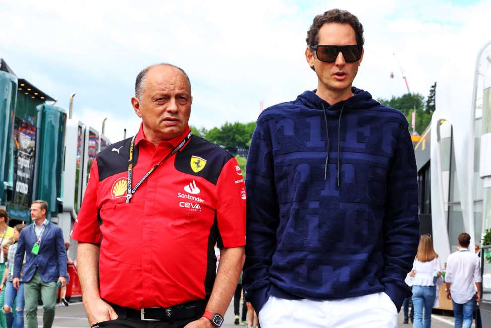 Trionfo Ferrari, John Elkann: “Sainz velocissimo, congratulazioni a tutta la squadra”