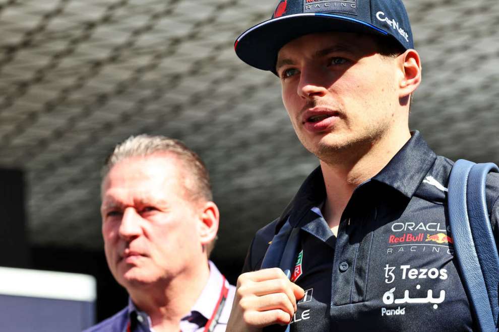Hamilton: “L’intervento di Jos Verstappen non è utile per Max”