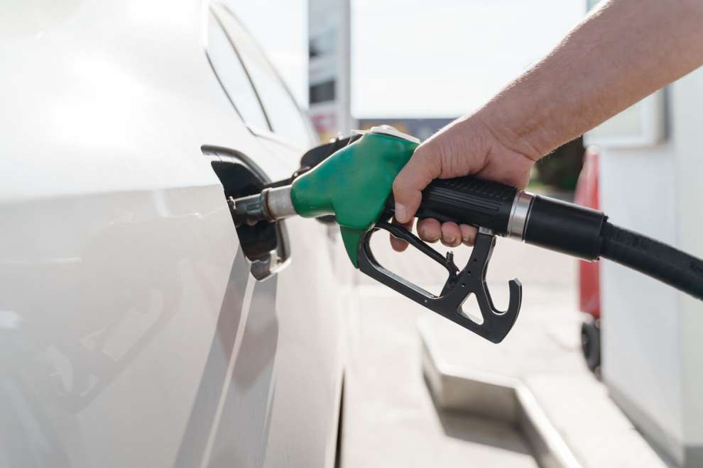 Caro benzina: due soluzioni al vaglio del Governo