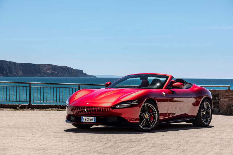 Ferrari Roma Spider, eleganza a cielo aperto: cinque cose da sapere