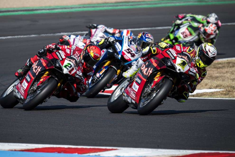 Superbike / Francia, SPP Race: Bautista abbatte Rinaldi, Toprak ringrazia