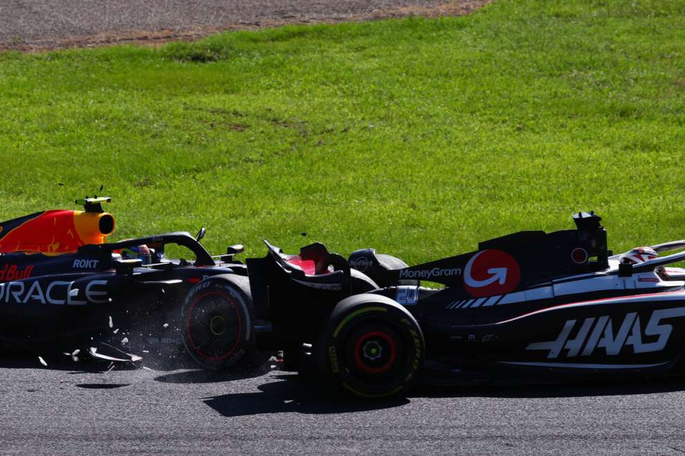 Tutti contro Perez, Magnussen duro: “Verstappen vince, lui è dietro con noi”