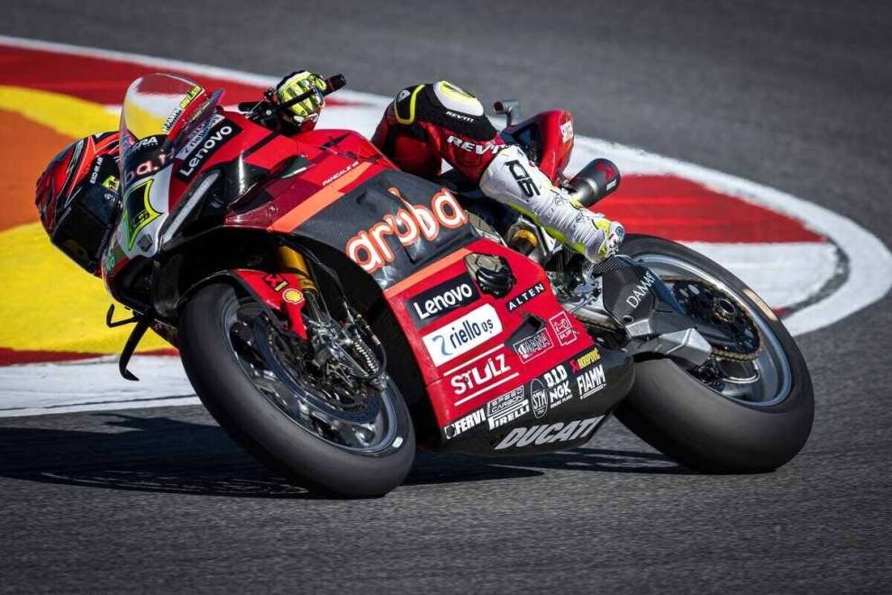 WSBK / Portimão, Gara-1: Bautista piega Toprak, titolo più vicino