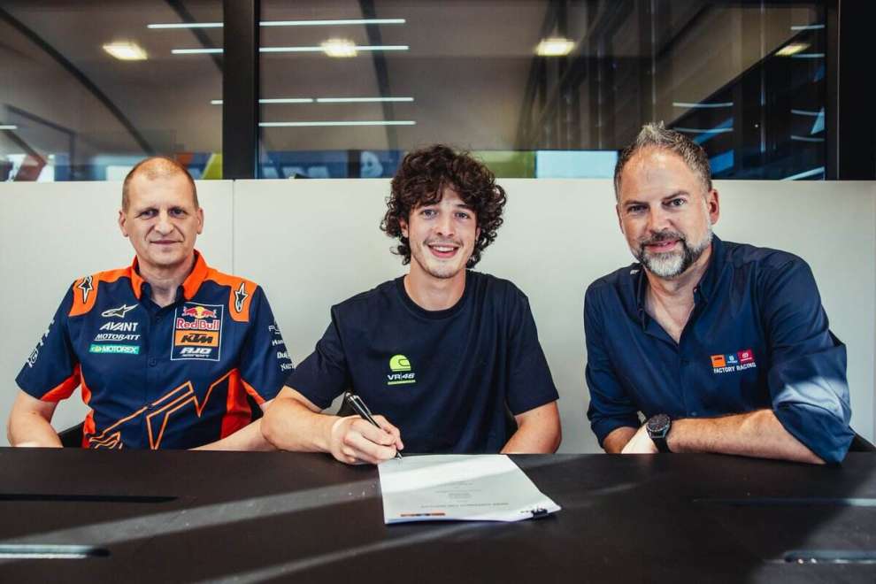 Moto2 / Ufficiale: Vietti e Öncü con KTM Ajo nel 2024