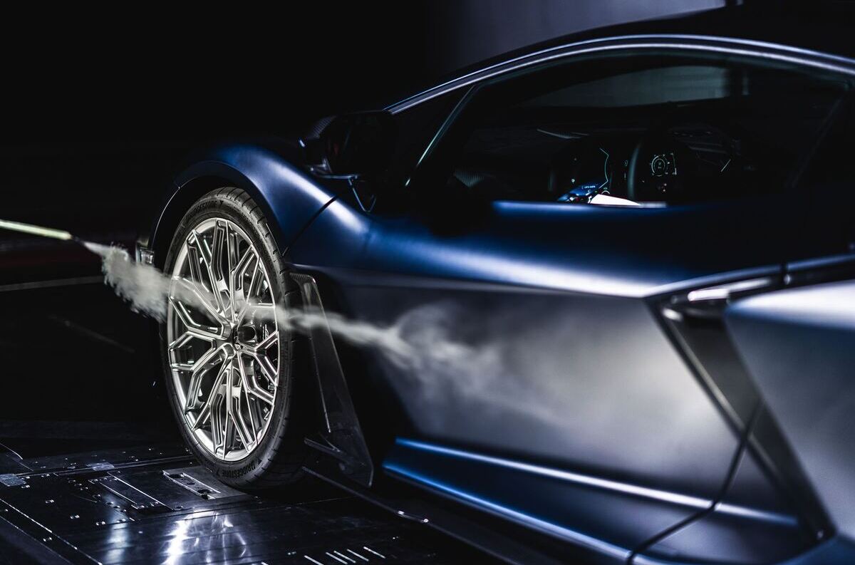 Lamborghini, ecco il nuovo motore V8 plug-in hybrid