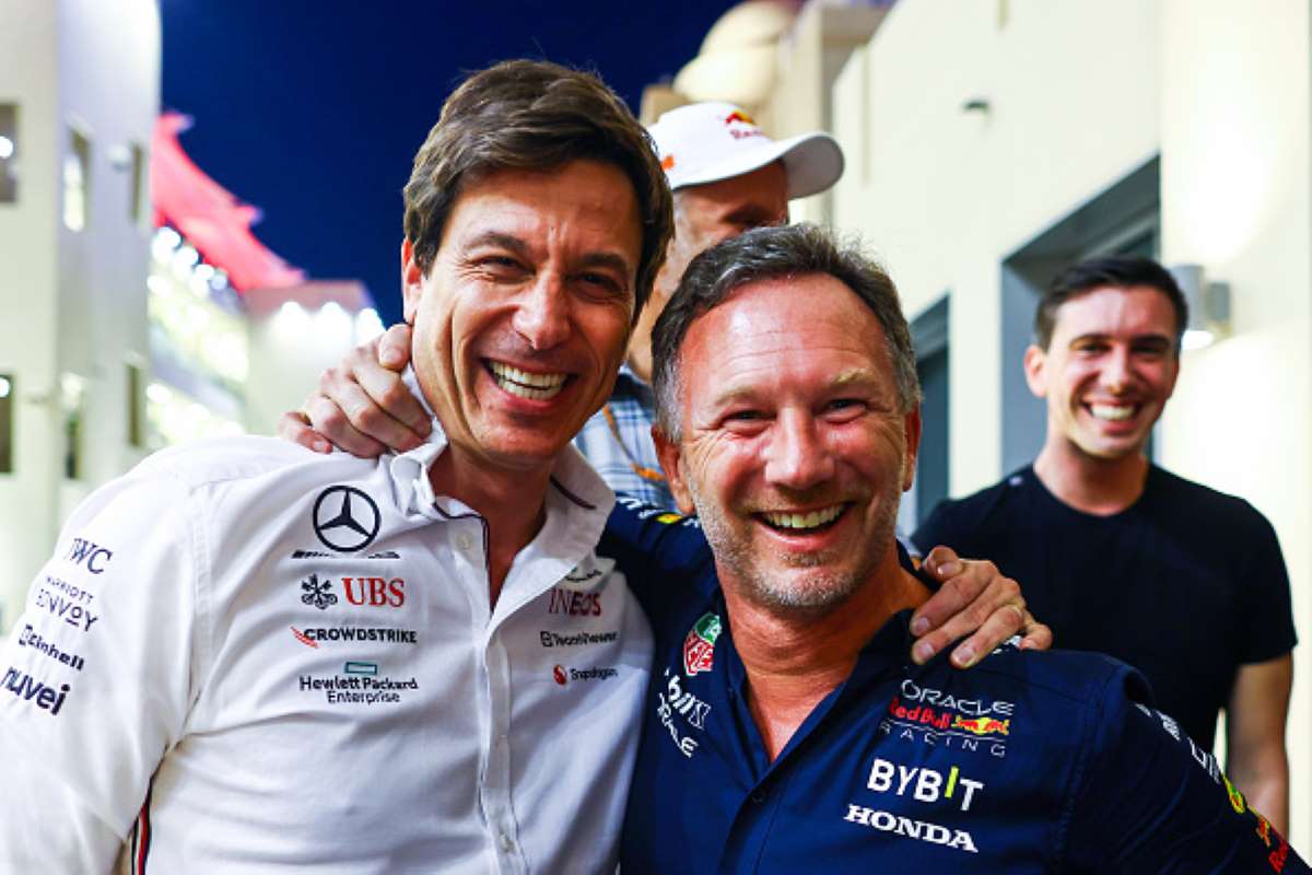 Toto Wolff e Christin Horner abbracciati al termine del GP Abu Dhabi 2023