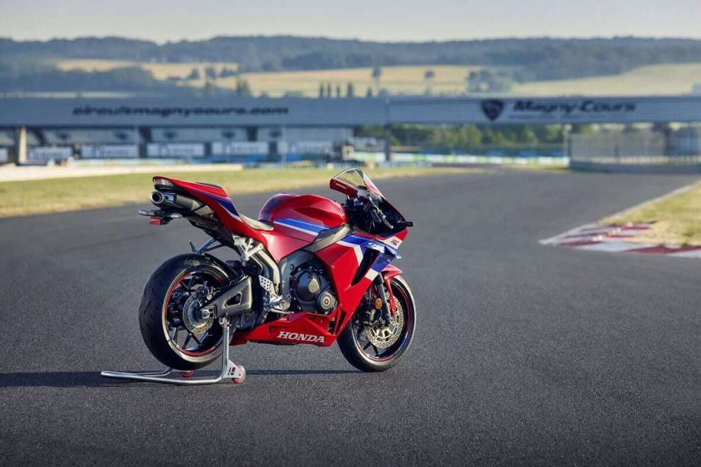 Torna la Honda CBR600RR, prime consegne ad aprile 2024