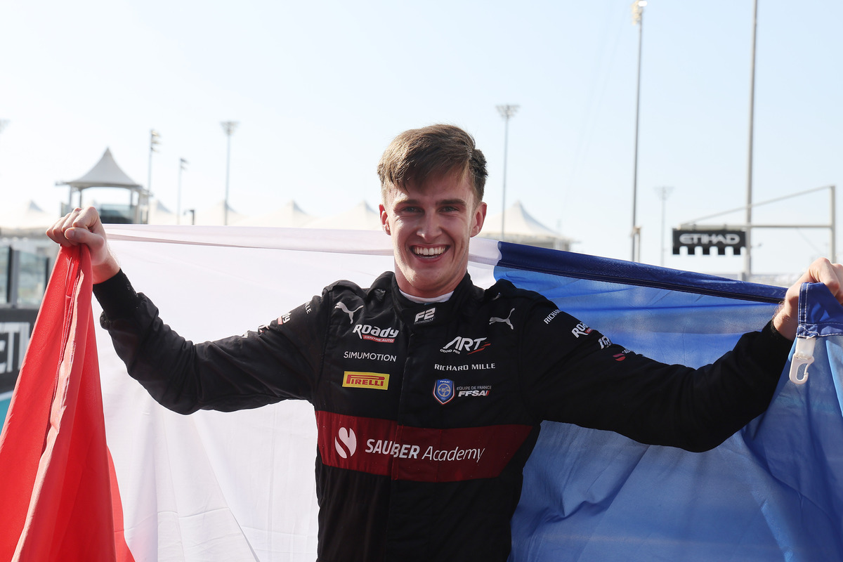 Theo Pourchaire (FRA) ART Grand Prix celebrates winning the F2 Championship in parc ferme. 26.11.2023. Formula 2 Championship, Rd 14, Yas Marina Circuit, Abu Dhabi, UAE, Feature Race, Sunday. - www.xpbimages.com, EMail: requests@xpbimages.com Copyright: XPB Images