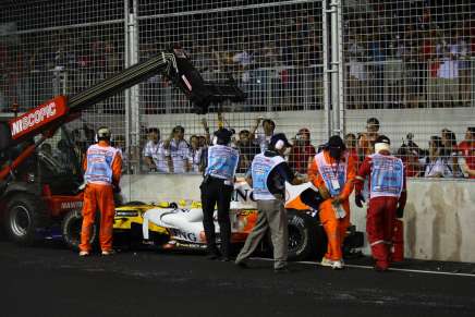 28.09.2008 Singapore City, Singapore, Nelson Piquet Jr (BRA), Renault F1 Team, crashed - Formula 1 World Championship, Rd 15, Singapore Grand Prix, Sunday Race - www.xpb.cc, EMail: info@xpb.cc - copy of publication required for printed pictures. Every used picture is fee-liable. © Copyright: Batchelor / xpb.cc