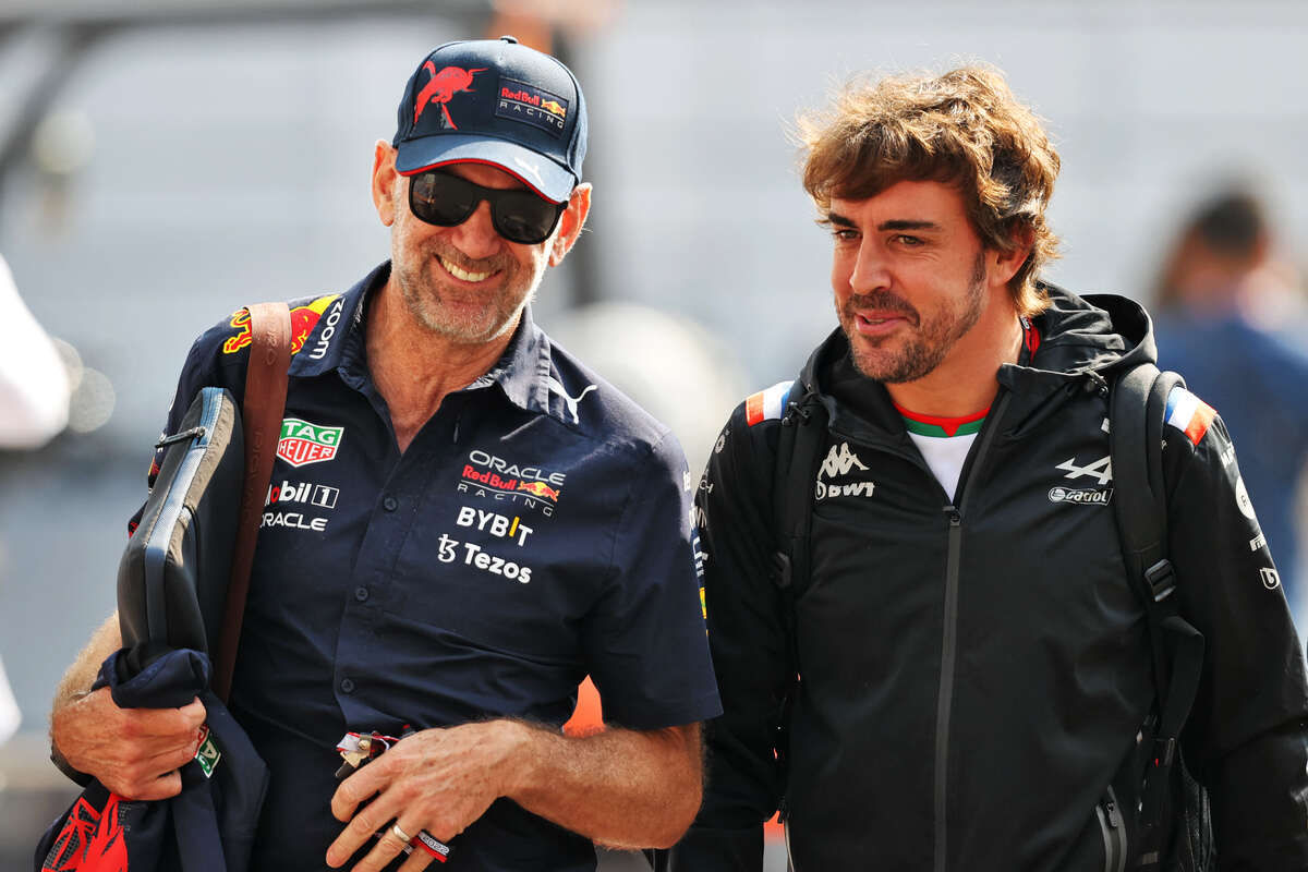 Alonso: “Newey ha ottenuto il massimo dai regolamenti 2022, vedremo nel 2026”