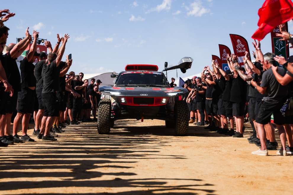 Metà DTM, metà Formula E: come nasce l’impresa di Audi alla Dakar
