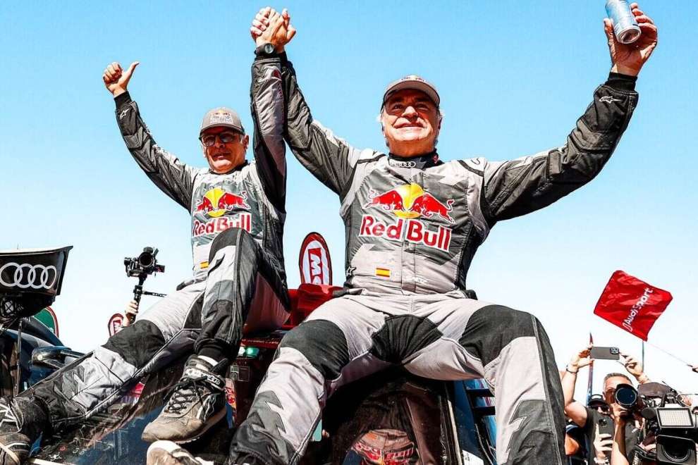 Poker Dakar, Sainz esulta: “Abbiamo lottato e combattuto, ma soprattutto ci siamo divertiti”