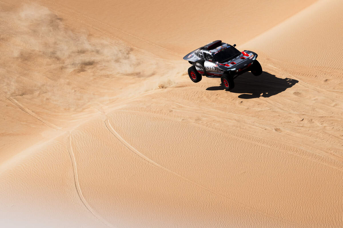 Dakar Auto, Stage 6: Sainz vola in testa, Al Attiyah rinuncia al sogno