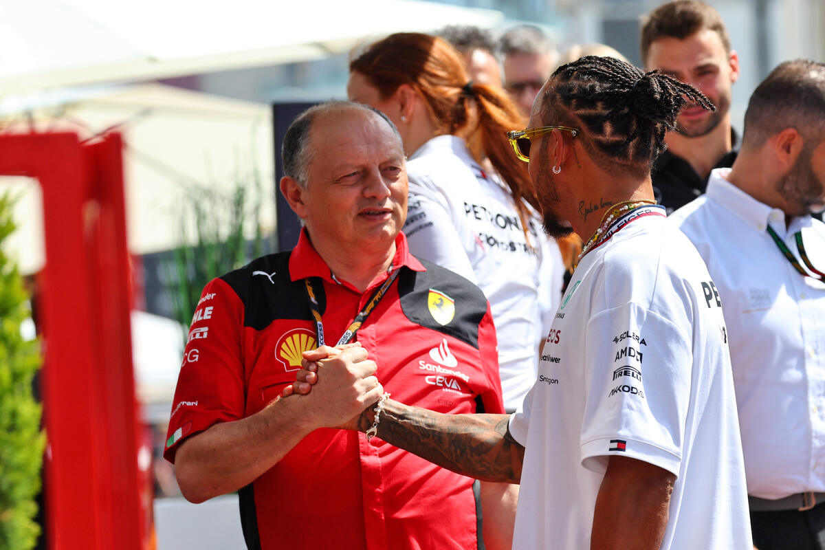 Hamilton, anche in Ferrari attenzione al sociale: “Elkann entusiasta”