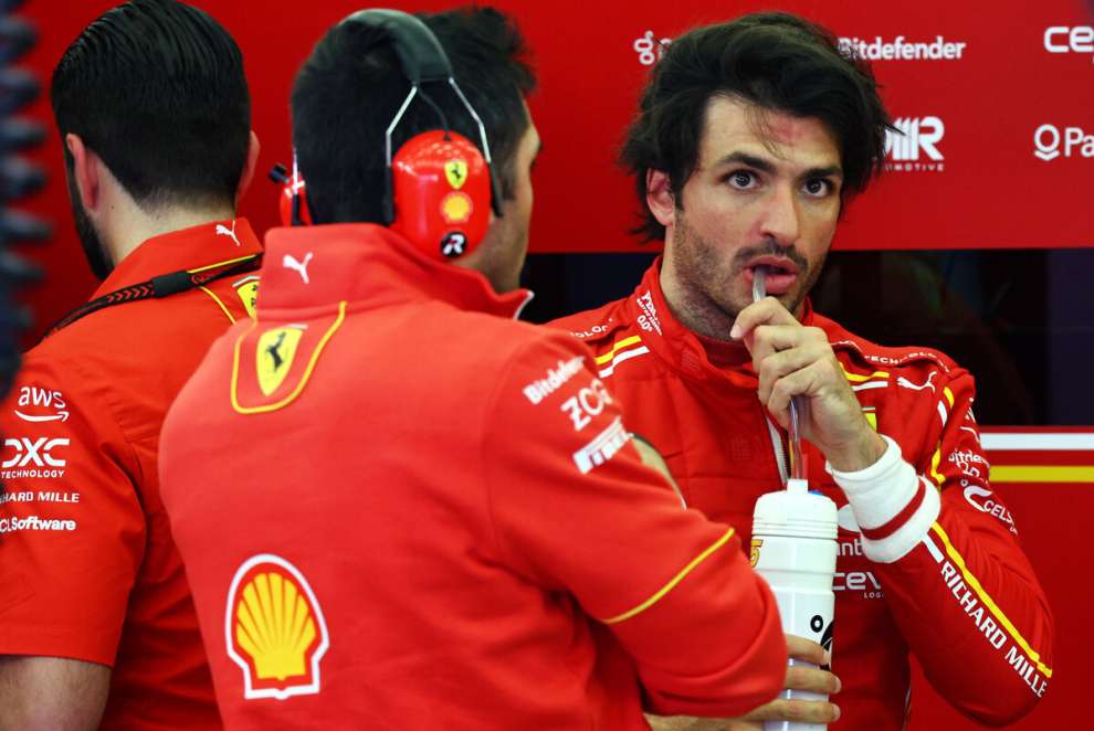 Sainz applaude il lavoro della Ferrari: “Orgoglioso del team”