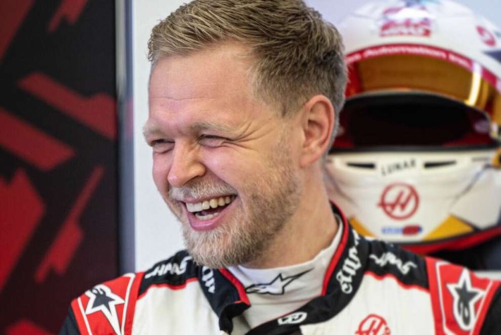 Magnussen in pista, filming day per la Haas in Bahrain