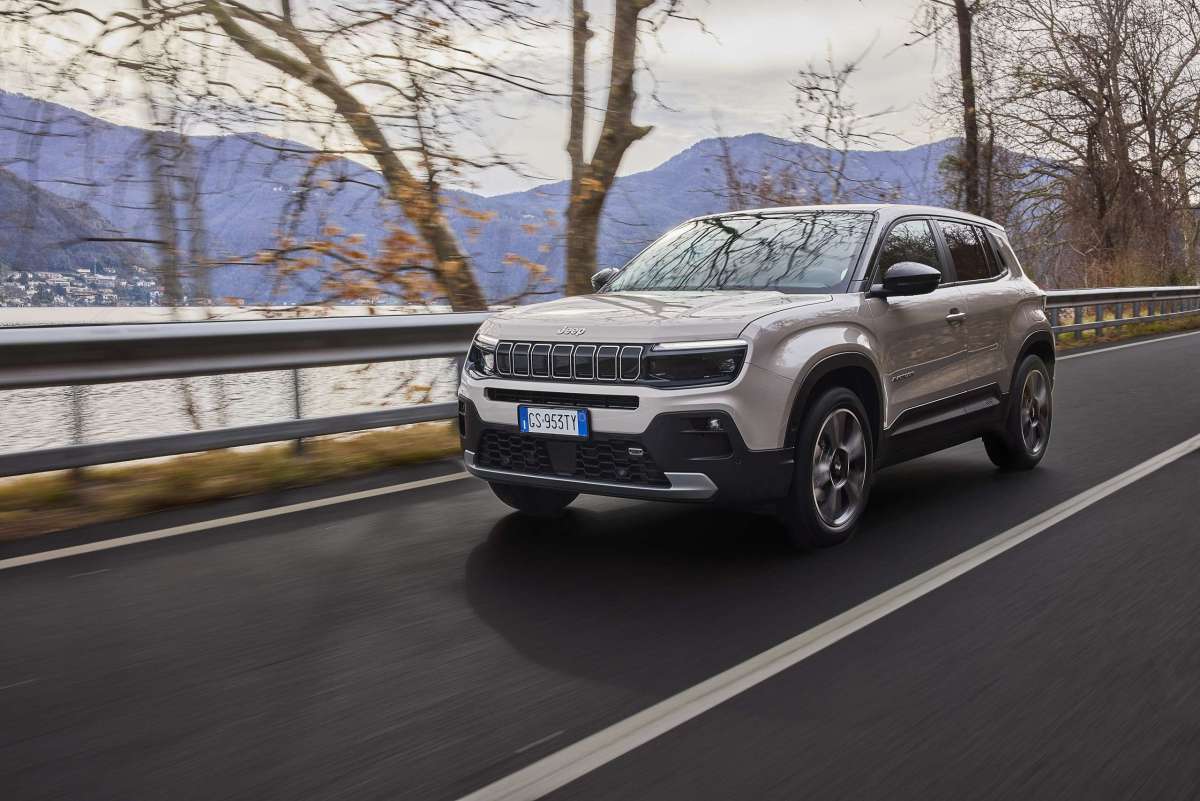 La nuova Jeep Avenger su strada