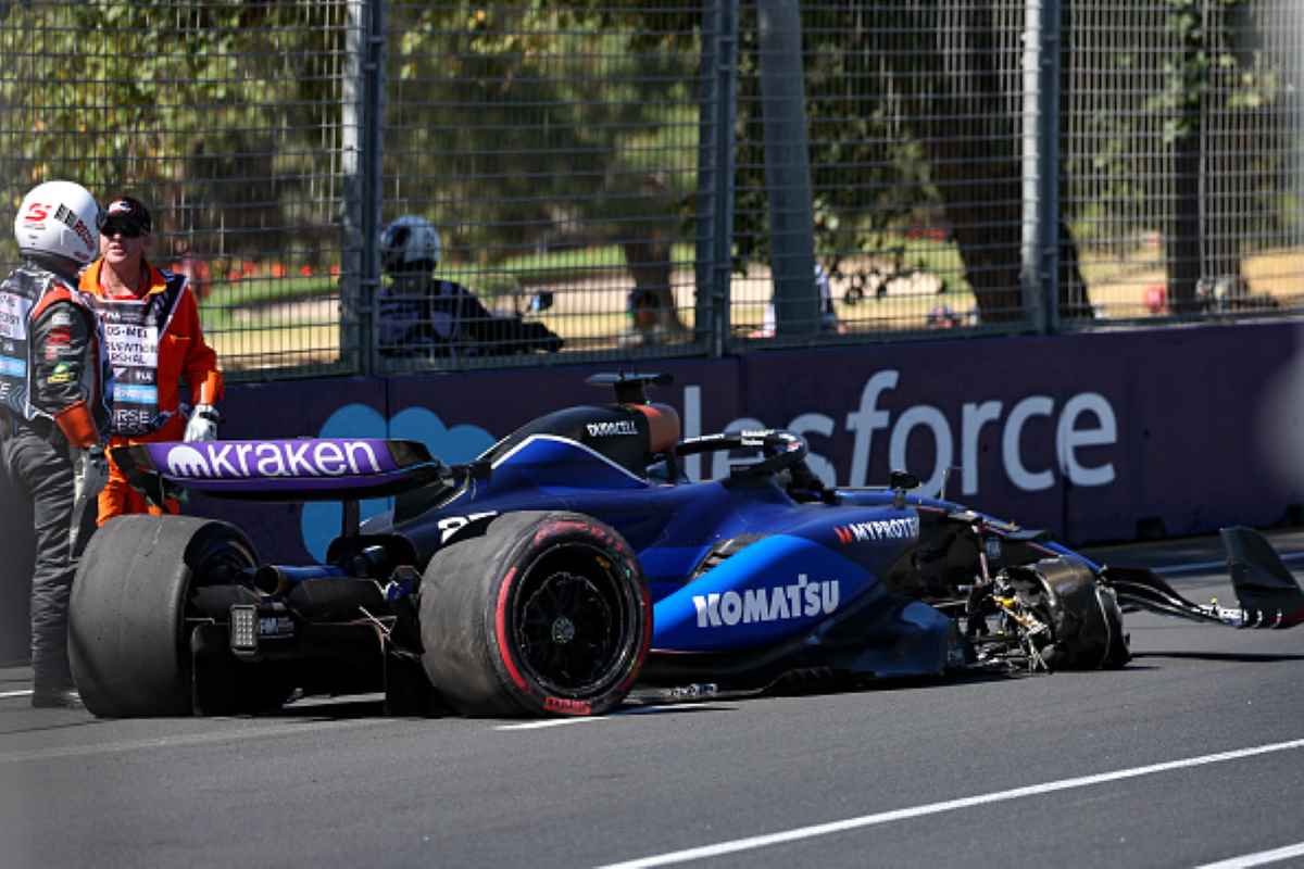 Albon, che rischio: nell’incidente di Melbourne si è aperta la visiera