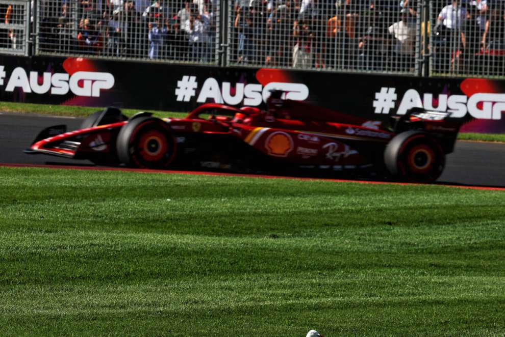 A Melbourne la Ferrari era da pole, ma è Verstappen a fare la differenza