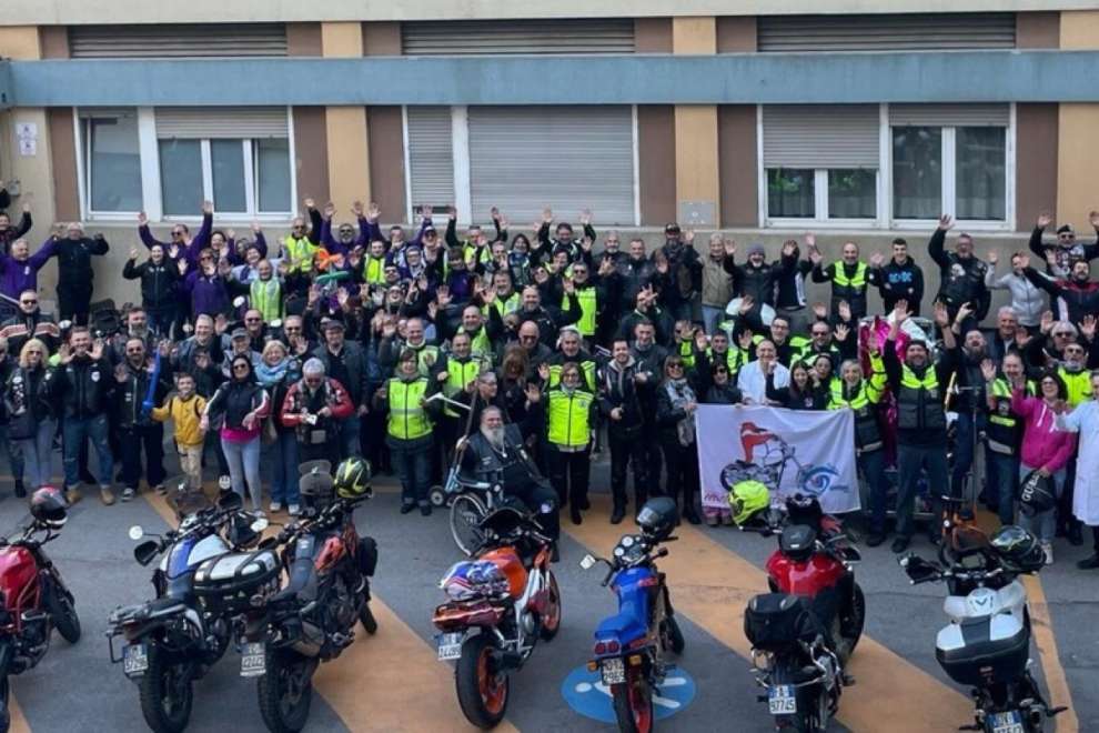 Policlinico di Modena: le Uova di Pasqua arrivano in moto