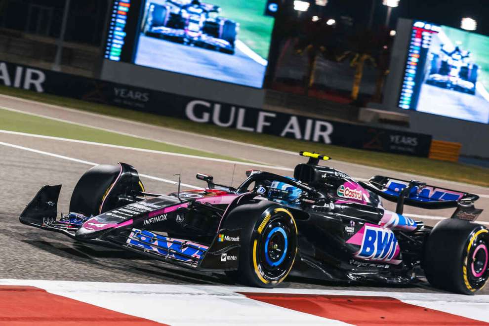 Disastro Alpine nelle Qualifiche del Bahrain: Ocon e Gasly sono in ultima fila