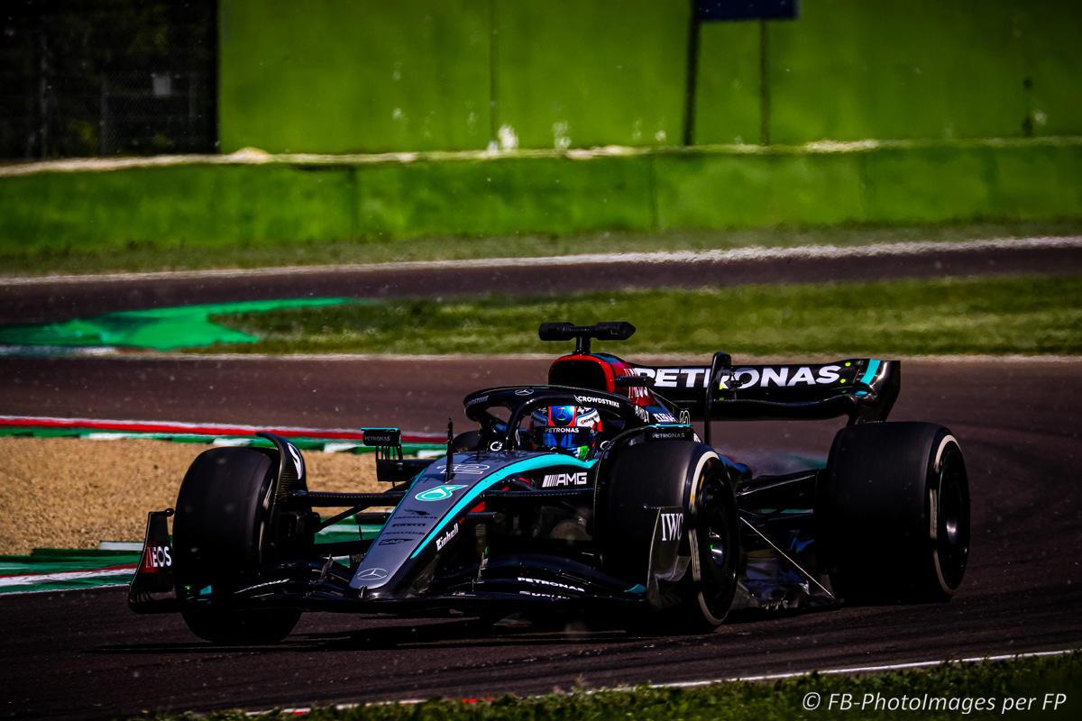 Andrea Antonelli in pista a Imola con la Mercedes W13 del 2022 – FOTO e VIDEO