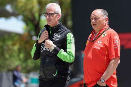 Alessandro Alunni Bravi e Frederic Vasseur nel paddock della Cina