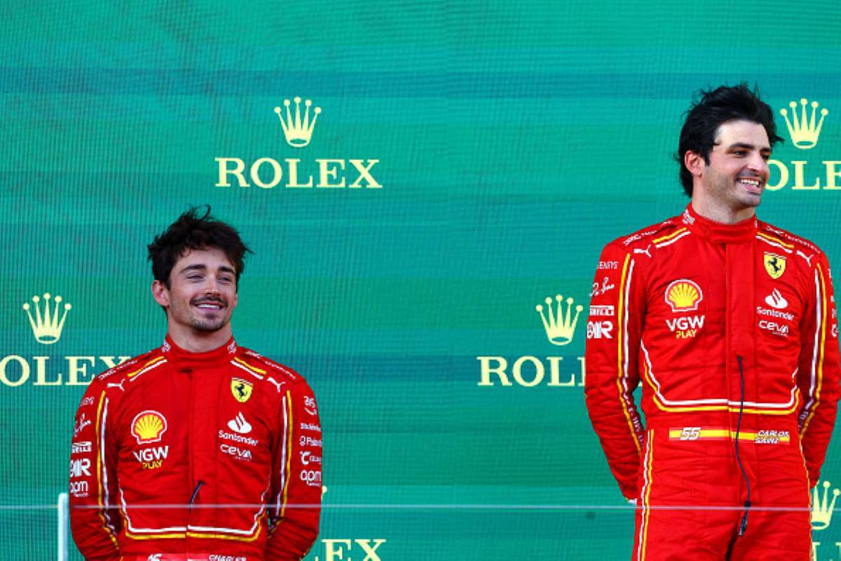 Charles Leclerc e Carlos Sainz sul podio