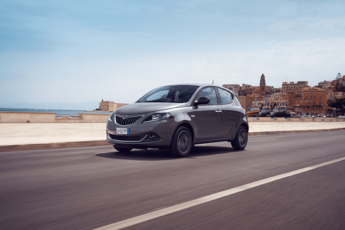 La Nuova Lancia Ypsilon su un tratto autostradale