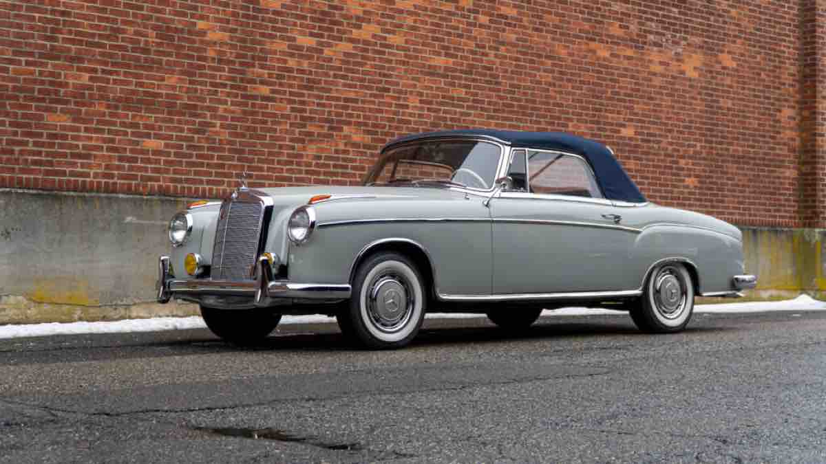 La Mercedes 220 S Cabriolet appartenuta a Grace Kelly