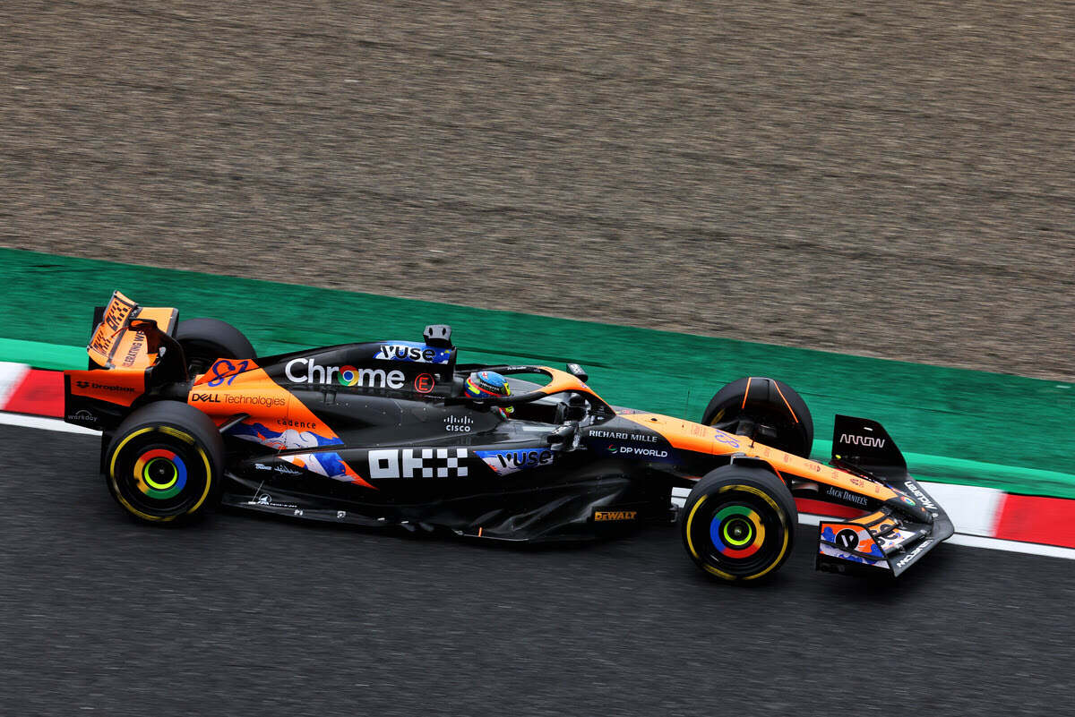 Piastri (McLaren) al volante della McLaren nelle FP1 a Suzuka