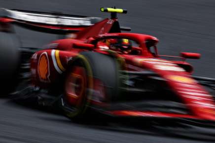 Sainz sulla Ferrari sul circuito di Suzuka