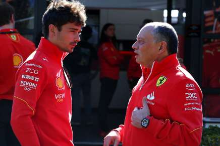 Frederic Vasseur e Charles Leclerc parlano nel paddock di Melbourne, in Australia