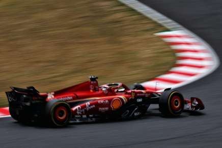 Charles Leclerc nelle qualifiche del GP del Giappone a bordo della Ferrari SF-24