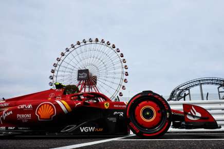 Carlos Sainz nella pit lane nel corso delle qualifiche del GP del Giappone