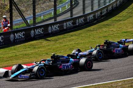 Esteban Ocon e Pierre Gasly nella seconda partenza del Gran Premio del Giappone di F1 a Suzuka