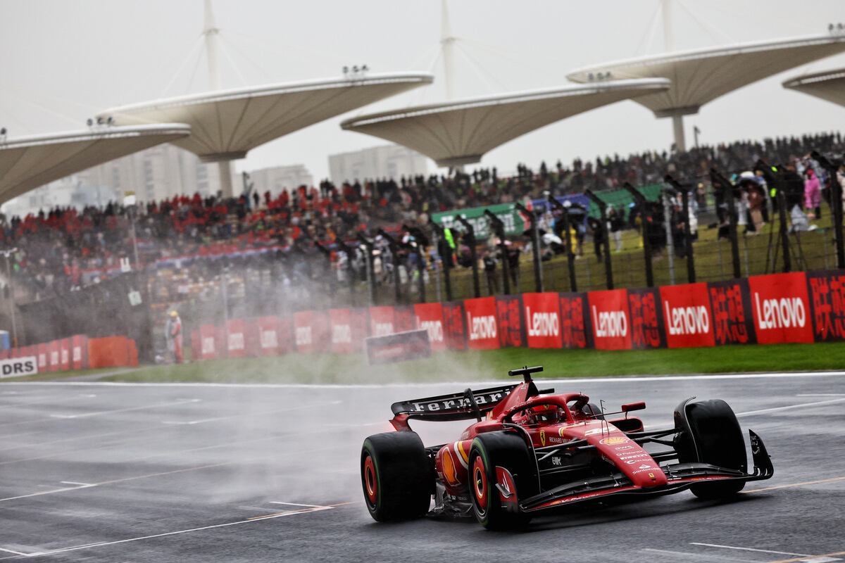 Leclerc sul bagnato durante le qualifiche Sprint del GP di Cina 2024