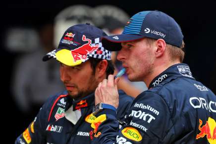 Max Verstappen e Sergio Perez dopo la gara Sprint della Cina nel 2024