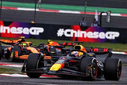 Max Verstappen guida il Gran Premio della Cina del 2024