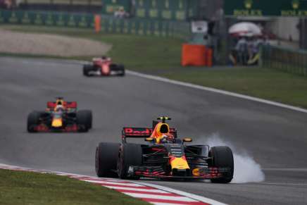 Max Verstappen nel GP di Cina del 2017 al volante della Red Bull RB13