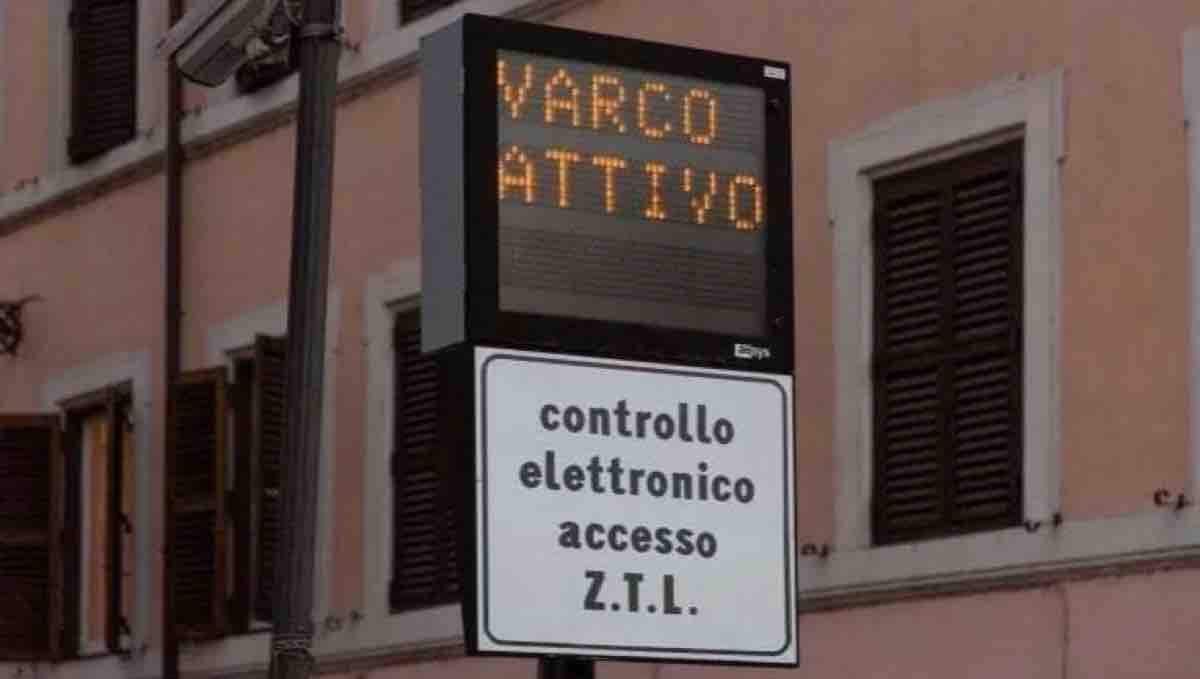 Un varco ZTL a Roma