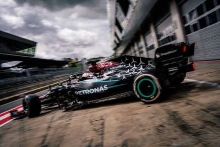 Andrea Kimi Antonelli al volante della Mercedes W12 durante i test organizzati dal team in Austria