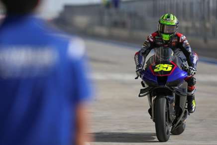 Cal Crutchlow in sella alla Yamaha M1 durante i test pre-stagione 2024 in Qatar