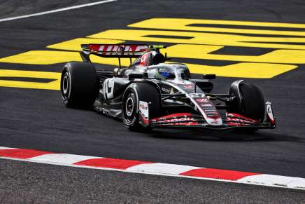 Nico Hulkenberg finisce fuori pista a Suzuka